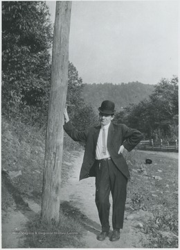 Drumehller leans against the wooden pole.