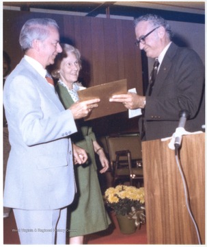Zabetakis presents a plaque to Senator and Mrs. Robert Byrd. 