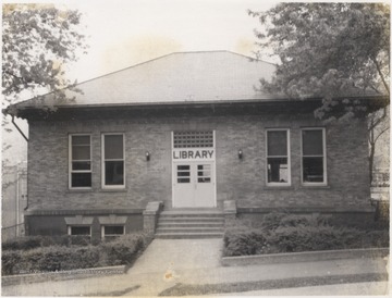 Photo of Carnegie Library. 
