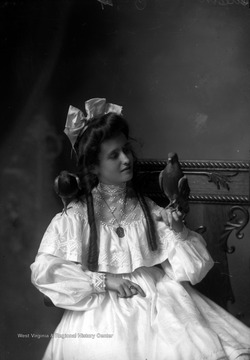 Grace Loar, daughter of photographer William R. Loar, was born February 5, 1893 and died April 28,1937.