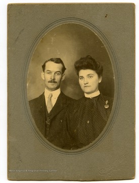 Portrait of Warren and Grace Harper Hulings.
