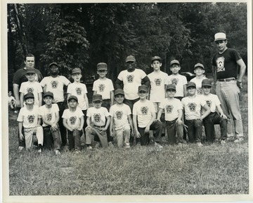 A photo of a Morgantown Little League baseball team.