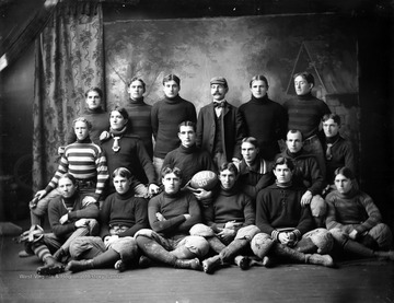 A group portrait of the 1900 WVU Football team.